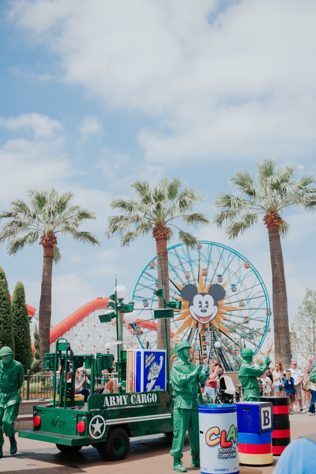 road trip in the usa, 20 trips to take in your 20s, places in the usa to visit, palmtrees and theme parc