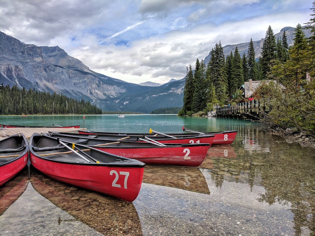 lake in canada, sustainable travel, eco friendly, responsible travel, 8 tips on how to choose an eco-friendly hotel, where to go, where to stay, tips, travel tips