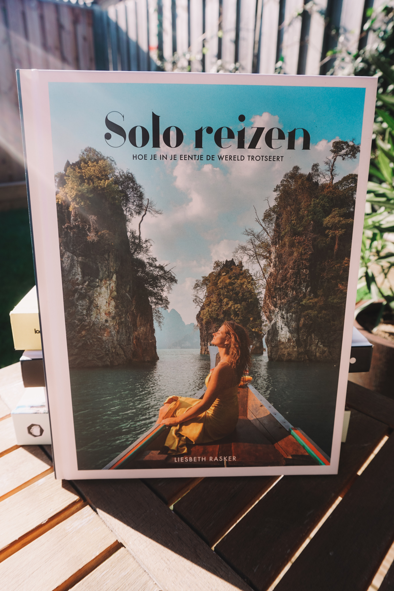 the ultimate travel books to read for travel inspiration, english travel books, dutch travel books, solo reizen, liesbeth rasker